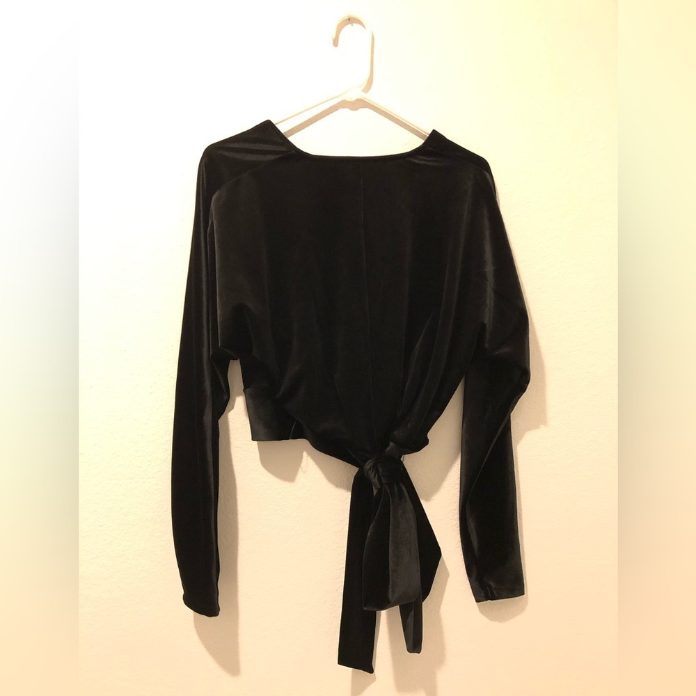 Good American Velvet Wrap Top Plunging Deep V-Neck Long Sleeve Belted Size 0 - Picture 4 of 4